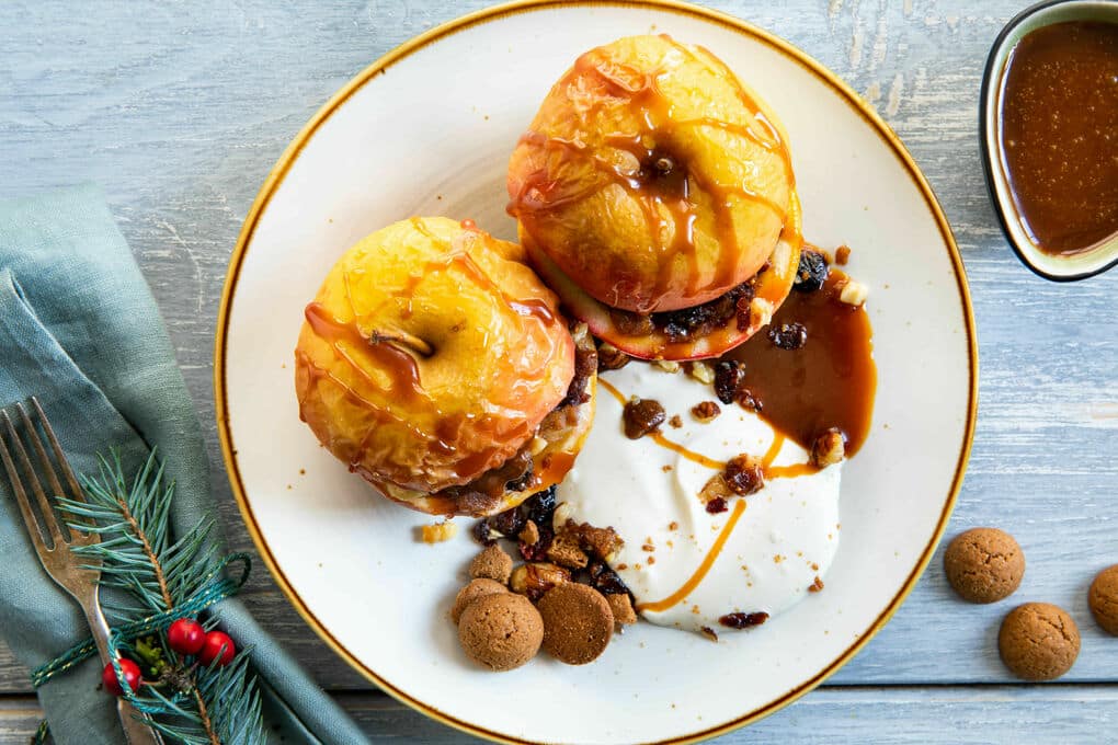 Bratapfel mit Spekulatiusfüllung mit Cranberries und salziger Karamellsauce