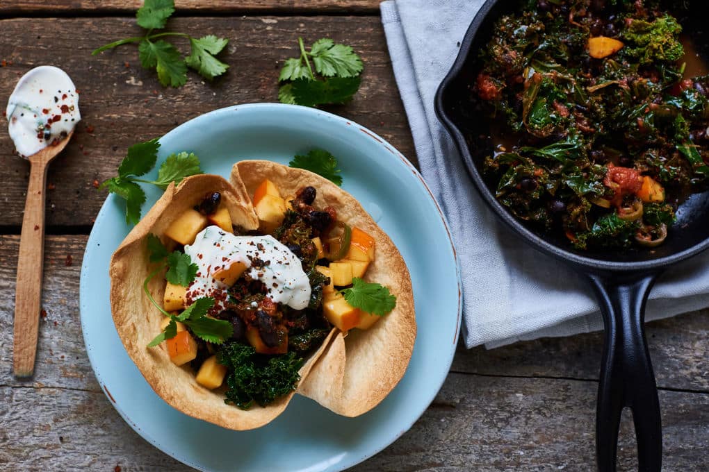Taco Chili Bowl mit Grünkohl und Kaki