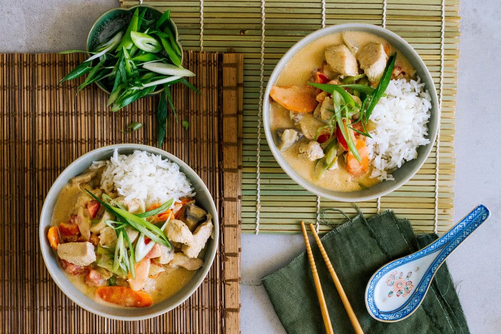 Asiatische Hähnchensuppe mit Pilzen, Erdnuss und Kokosmilch