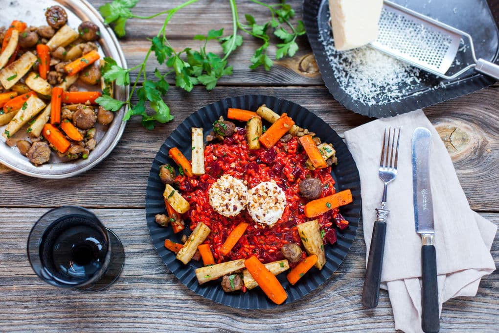Rote-Beete-Risotto mit Mandel-Ziegenkäse und Maronen