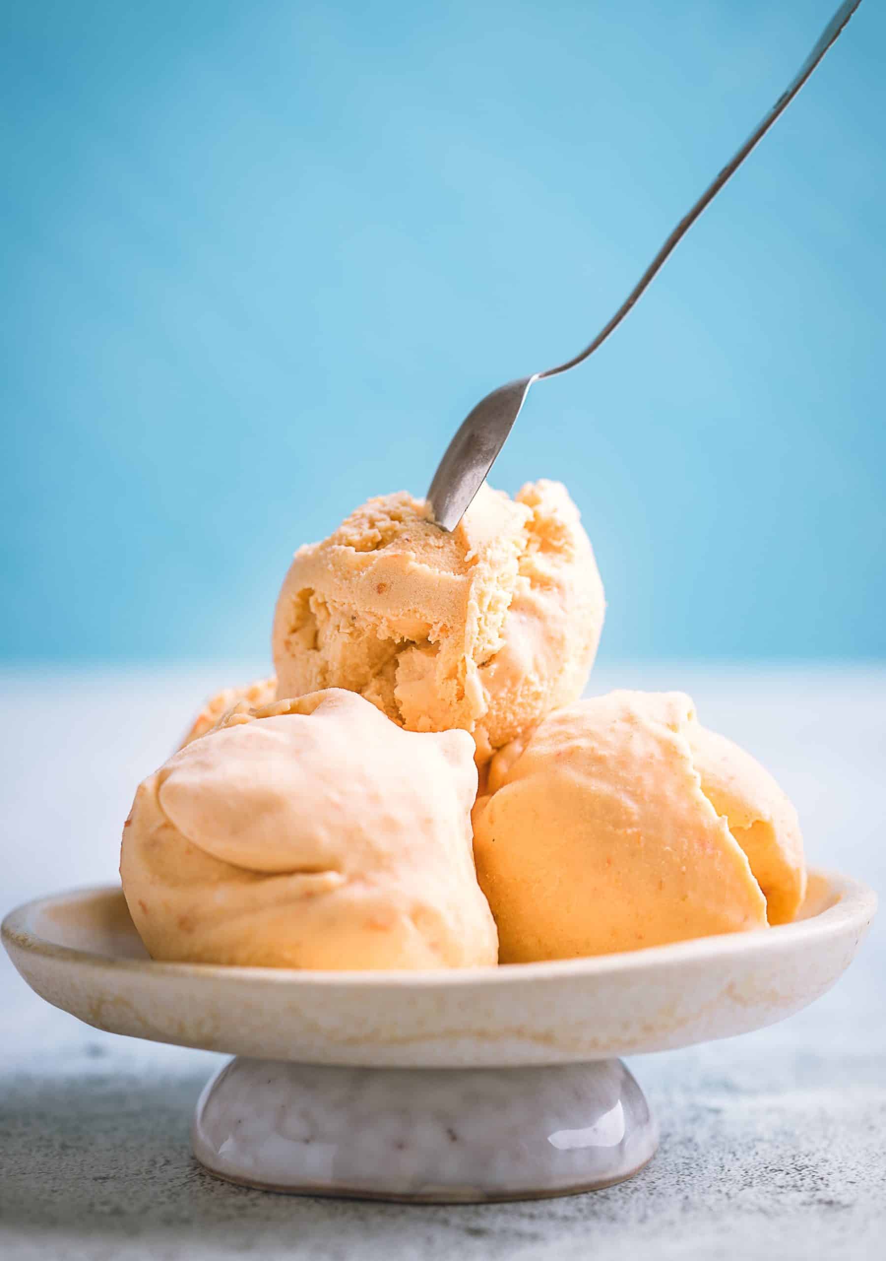 Aus weichen Bananen Nicecream machen